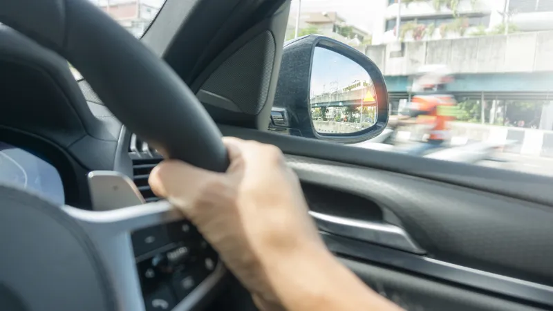 Selective focus of Car Mirror blind spot detection system monitoring